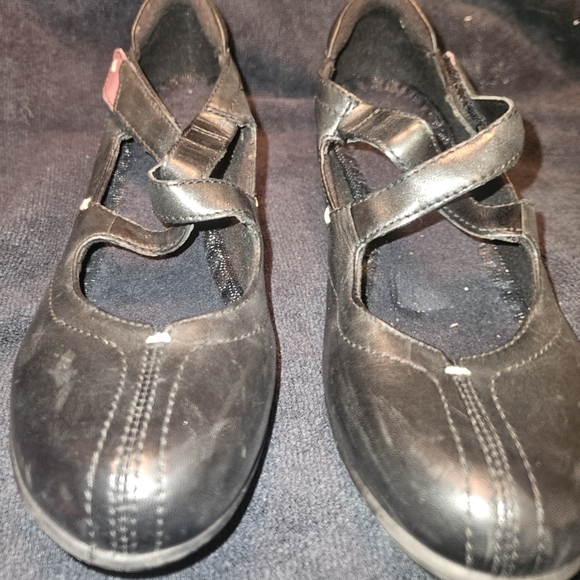 Cobb Hill Sz 7 by New Balance Leather Black and Brown Low Heels - Picture 6 of 12